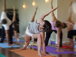 Utthita Parsvakonasana - Extended Side Angle Pose